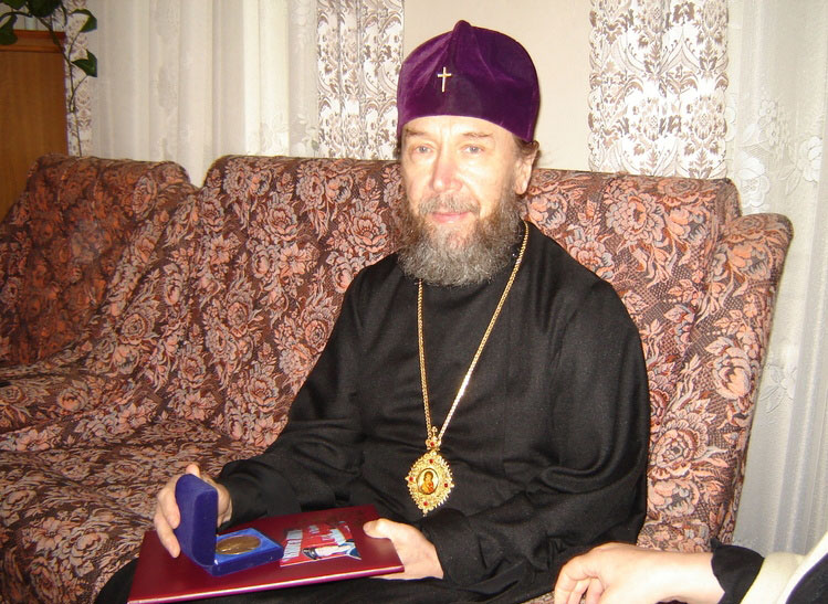 Анастасий, Архиепископ Казанский и Татарстанский благословил выпуск медали с ликом Иоанна Кронштадтского - г. Казань, 10 сентября 2007 года.