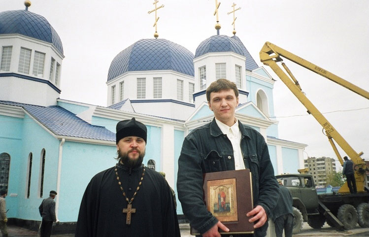  21 апреля 2006 года. Сергей Бугаев и иеромонах Варлаам, настоятель храма Архангела Михаила, г. Грозный