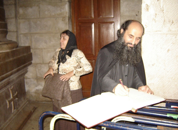 8 июля 2007 года. Протоиерей Виктор духовник из Горнего монастыря в Иерусалиме и матушка Татиана, ночная литургия у Гроба Господня