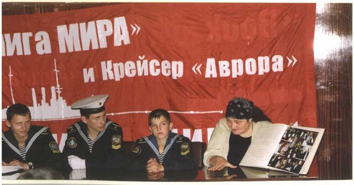 7 ноября 2005 г. Валентина Фатимская на крейсере "Аврора" с нахимовцами.